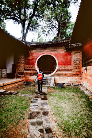 tourist walking in Yunnan Dwellingsの写真素材