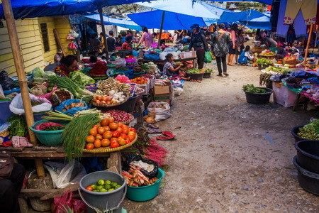 MEDAN, INDONESIA - SEPTEMBER 16,2017 : The Villagers bring vegetables and fruits and so on. Sold in the bazaar in medan, Indonesiaのeditorial素材
