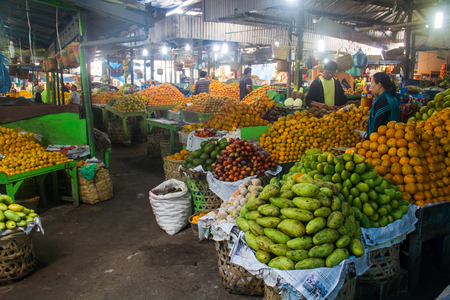 MEDAN, INDONESIA - SEPTEMBER 15,2017 : The People bring a fruits and so on. Sold in the bazaar in medan, Indonesiaのeditorial素材