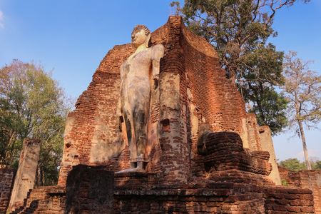 Old Buddha statue in Wat Phra Si Iriyabot in the Kamphaeng Phet Historical Park, Thailand.の写真素材