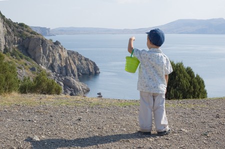 little boy show seaの写真素材