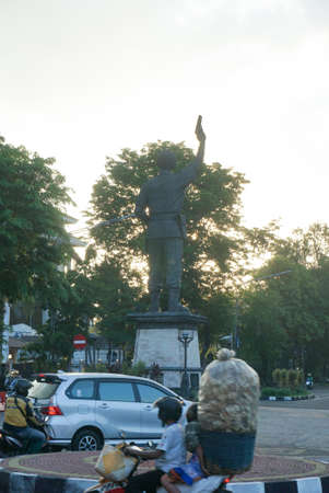 Surakarta, Indonesia â December 20, 2021: Gladak Statue or the Slamet Riyadi Statue is a form of appreciation to Captain Slamet Riyadi in the city of Solo in the afternoon. Jalan Tugu Slamet Riyadiのeditorial素材