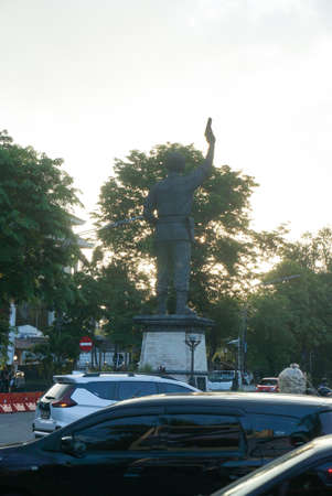Surakarta, Indonesia â December 20, 2021: Gladak Statue or the Slamet Riyadi Statue is a form of appreciation to Captain Slamet Riyadi in the city of Solo in the afternoon. Jalan Tugu Slamet Riyadiのeditorial素材