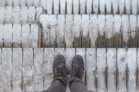 The first snow of the year fell suddenly. The traveler did not prepare the device to warm up the...