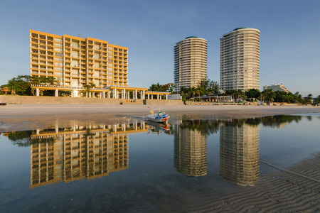 Reflection at Huahin beach, Thailanの写真素材