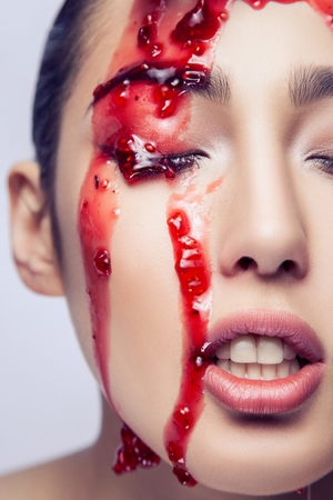 Vogue naked model open mouth. Jam on her face Studio shot, gray backgroundの写真素材