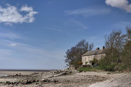 An isolated house on the shore of Morecambe Bay at Silverdale, Lancashire, England, UKの写真素材