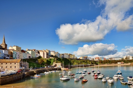 Sweeping view of Tenby harbour with boats, on a summers day with a vivid blue sky and cumulus clouds の写真素材