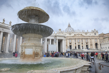 ST.PETER VATICAN ROME ITALY - NOVEMBER 8 : tourist taking a photo in front of st,peter basilica church on november 8 , 2016 in rome italyのeditorial素材