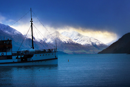beautifulf scenic of lake wakatipu most popular traveling destination in south island new zealandの写真素材
