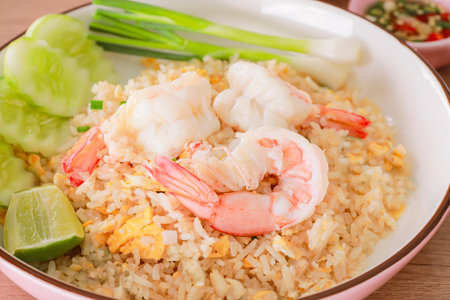 shrimp fries rice domestic thai food ready on dishの写真素材