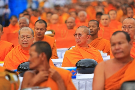 NAKHON SI THAMMARAT, THAILAND - JULY 2 : Hundreds of Buddhist monks gather to celebrate of Buddha Jayanti, 2,600 years of the Buddha?s Enlightenment on July 2, 2012 in Nakhon Si Thammarat, Thailand. のeditorial素材