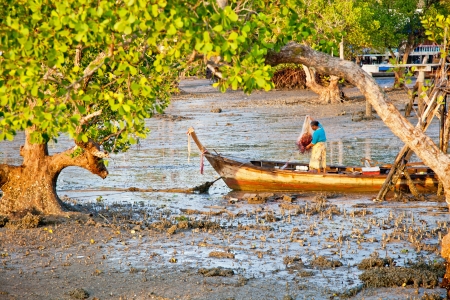 KRABI, THAILAND - MAY 2 : An unidentified woman prepares a fishing net in her boat on May 2, 2010 in Krabi, Thailand.のeditorial素材