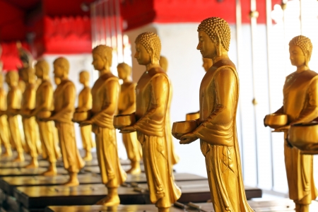 A row of standing Buddhas holding monk s alms-bowls at the temple of Wat Phra Mahathat, Nakhon Si Thammarat, Thailand の写真素材