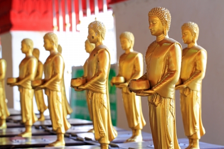 Rows of standing Buddhas holding monk s alms-bowls at the temple of Wat Phra Mahathat, Nakhon Si Thammarat, Thailand の写真素材