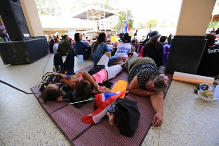 Krabi, Thailand - January 20  People s Democratic Reform Committee  PDRC  protesters close down Krabi Town hall on January 20, 2014 at Krabi Town hall, Krabi, Thailand のeditorial素材