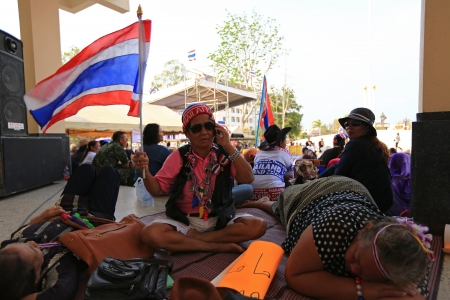 Krabi, Thailand - January 20  People s Democratic Reform Committee  PDRC  protesters close down Krabi Town hall on January 20, 2014 at Krabi Town hall, Krabi, Thailand のeditorial素材