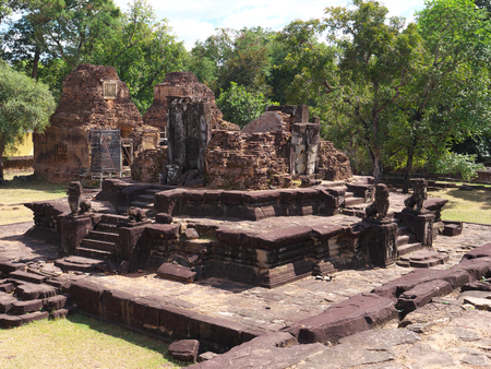 Siem Reap-December 24, 2017: Bakong is the first temple mountain of sandstone constructed by rulers of the Khmer empire at Angkor near modern Siem Reap in Cambodia.Siem Reap-December 24, 2017: Bakong is the first temple mountain of sandstone constructed by rulers of the Khmer empire at Angkor near modern Siem Reap in Cambodia.の写真素材
