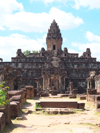 Siem Reap-December 24, 2017: Bakong is the first temple mountain of sandstone constructed by rulers of the Khmer empire at Angkor near modern Siem Reap in Cambodia.Siem Reap-December 24, 2017: Bakong is the first temple mountain of sandstone constructed bのeditorial素材