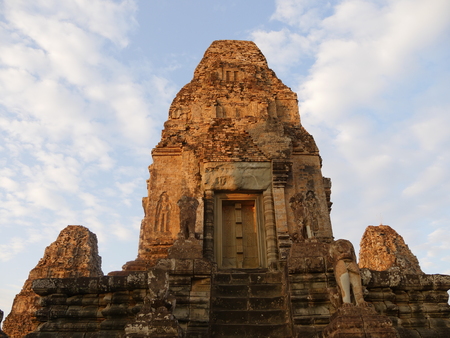 Siem Reap, Cambdia-December 22, 2017: Pre Rup, a Hindu temple at Angkor, Cambodia, is a popular place to view sunset.のeditorial素材