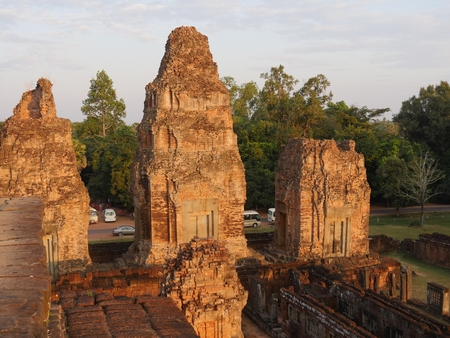 Siem Reap, Cambdia-December 22, 2017: Pre Rup, a Hindu temple at Angkor, Cambodia, is a popular place to view sunset.のeditorial素材