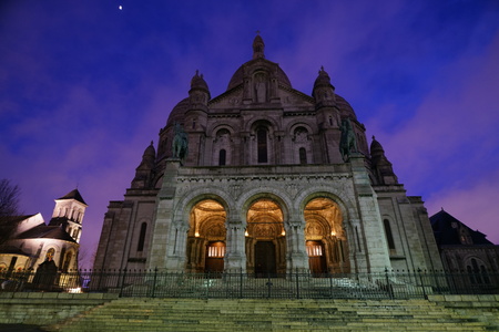 Paris, France-January 18, 2018: Sacre coeur or the Basilica of the Sacred Heart of Paris is a Roman Catholic church. This picture was taken after the heavy rain before sunrise.の写真素材
