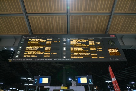 Paris, France-January 20, 2018: Digital display at Saint-Lazare station, Parisのeditorial素材