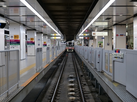 Tokyo, Japan-March 6, 2018: A train arrives at terminal station in Shinjuku, Tokyoのeditorial素材