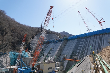 Gunma, Japan-March 17, 2018: Yanba Dam is a concrete gravity dam, which is under construction in Naganohara, Agatsuma Distr ICT, Gunma Prefecture, Japan. Its height is 116 m and its width is 291 m.のeditorial素材