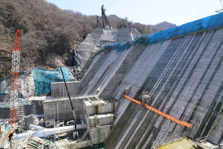 Gunma, Japan-March 17, 2018: Yanba Dam is a concrete gravity dam, which is under construction in Naganohara, Agatsuma Distr ICT, Gunma Prefecture, Japan. Its height is 116 m and its width is 291 m.のeditorial素材
