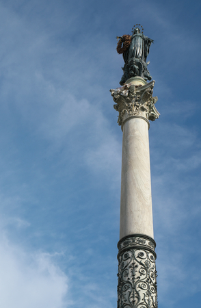 Rome, Italy-July 27, 2018: Column of the Immaculate Conception carrying a wreath of flowersのeditorial素材