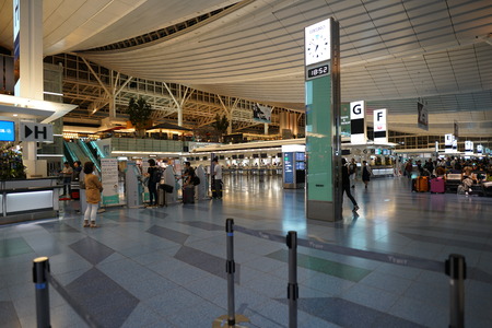 Tokyo, Japan-September 9, 2018: Haneda Airport International Passenger Terminal Departure Lobby Check-in Counterのeditorial素材
