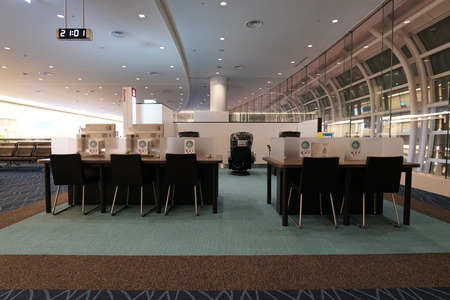 Tokyo, Japan-September 9, 2018: Haneda Airport International Passenger Terminal Free Wifi Equipementのeditorial素材
