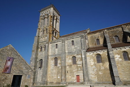 Vezelay, France-October 16, 2018: Basilica Sainte-Marie-Madeleine in Vezelayのeditorial素材