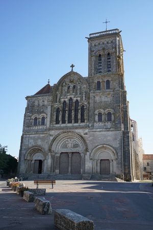 Vezelay, France-October 16, 2018: Basilica Sainte-Marie-Madeleine in Vezelayのeditorial素材