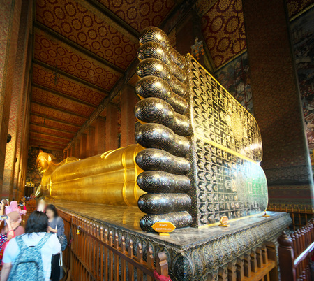 Bangkok, Thailand-December 8, 2018: Reclining Buddha in Wat Pho in Bangkokのeditorial素材