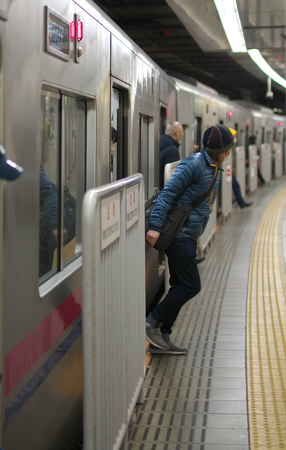 Tokyo, Japan-February 26, 2019: Passengers just get off a train at Shinjuku Station in Tokyoのeditorial素材