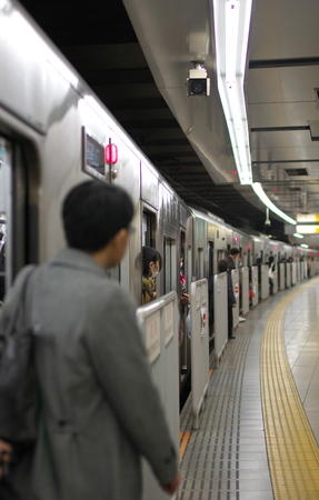 Tokyo, Japan-February 26, 2019: Passengers just get off a train at Shinjuku Station in Tokyoのeditorial素材
