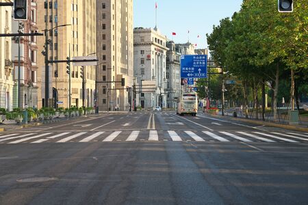 Shanghai,China-September 16, 2019: Morning Scene of Zhong Shan Road along waitingan in Shanghaiのeditorial素材