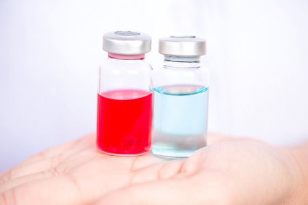 Closed up hand of Nurse hold injection vialの写真素材