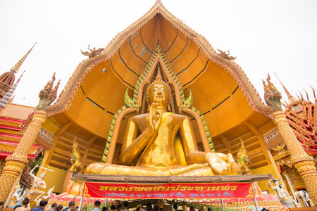 KANCHANABURI, THAILAND - AUGUST 14,2017: Big and beautiful Buddha in Wathumsua in Amphur Tamuang, Kanchanaburi, Thailandのeditorial素材