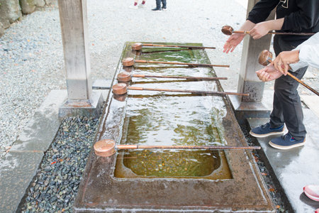 KAMAKURA , JAPAN - NOVEMBER 07, 2018: People wash hand and mouth infront of Kotoku-in temple in Kamakura,Japanのeditorial素材