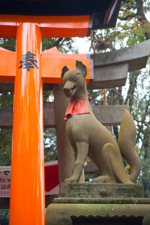 KYOTO, JAPAN - September 12, 2018: Fox statue in Fushimi Inari-taisha shrine in Kyoto,Japanのeditorial素材