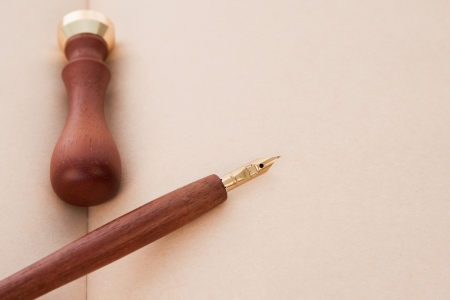 old pen close up over an antique book の写真素材