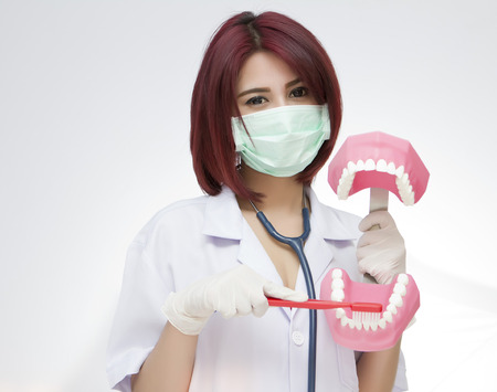 Dentist teaching clean teeth