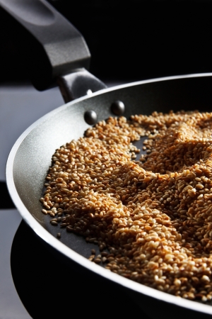 Roasted sesame seeds in black frying panの写真素材