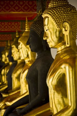 golden image of Buddha in wat pho ,bangkok thailandの写真素材