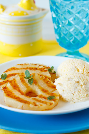 Grilled pineapple with vanilla ice cream, close upの写真素材
