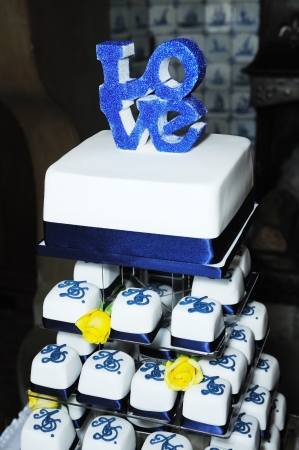 White and blue wedding cup cakesのeditorial素材
