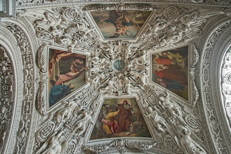 Salzburg baroque cathedral interior viewのeditorial素材